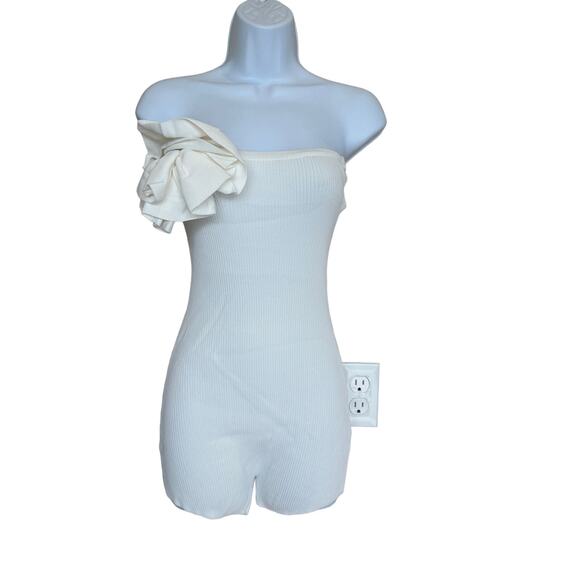 Superdown White Rosette Strapless Romper SMALL Ribbed Knit Romantic $72 NEW - Picture 4 of 7
